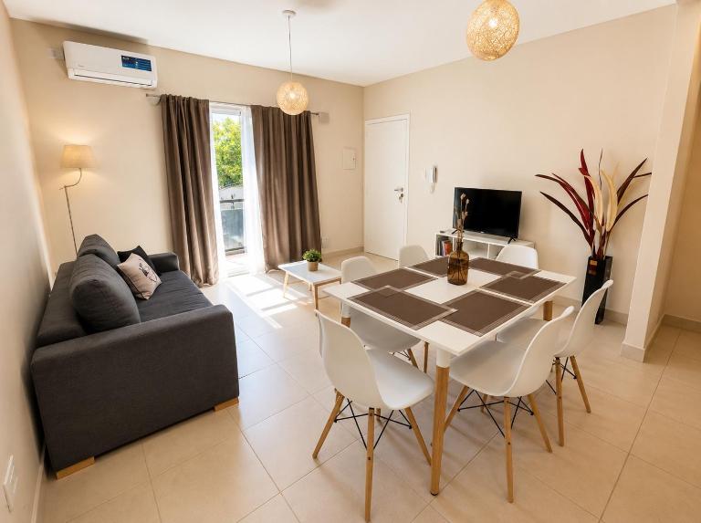 Moderno y amplio Departamento con cochera - Ferienwohnung Mendoza