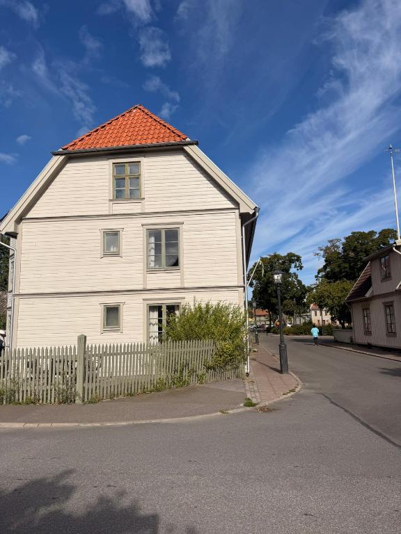 Cozy apartment 100 meters from lake Vättern - B&B Hjo