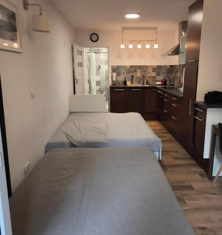 Mieszkanie 36 metrów z tarasem i miejscem na auto, sauna w Łomianki - B&B Łomianki