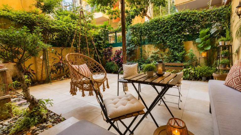 Charm Vintage Achrafieh Apt with Garden Pizza Oven BBQ Hottub - B&B Beirut