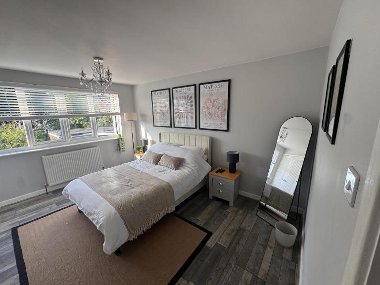 Spacious 5 Bed House Games Room Sleeps 10 - Ferienwohnung Hurn