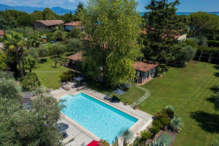Villa El Perlè, Padenghe sul Garda by Geco Vacation Rentals - B&B Padenghe sul Garda