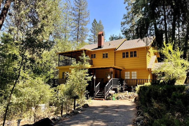 Kanary Lodge - Historic Riverfront Retreat - B&B Wilseyville