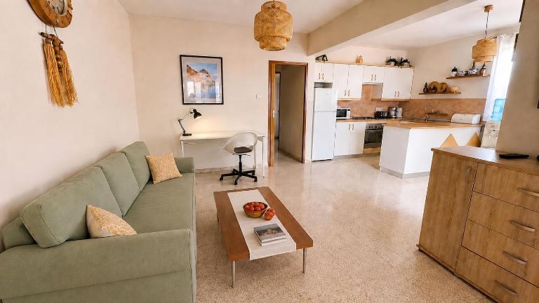 Apartment Kamilla- Kaparis - B&B Paralímni