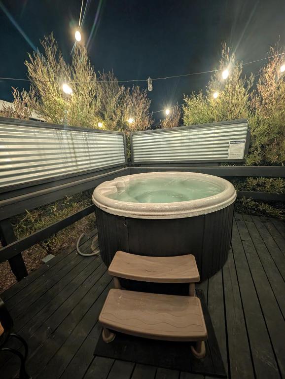 Forest & Vine Hot tub, Pet Friendly, walk to town - B&B Templeton