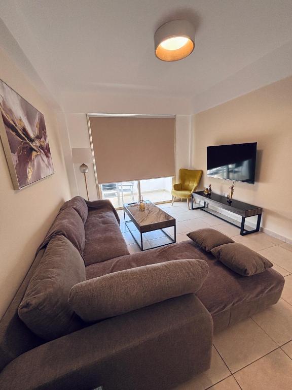 Aristo Universe iii - Luxury 2-bedroom Apartment with Pool - B&B Larnaca