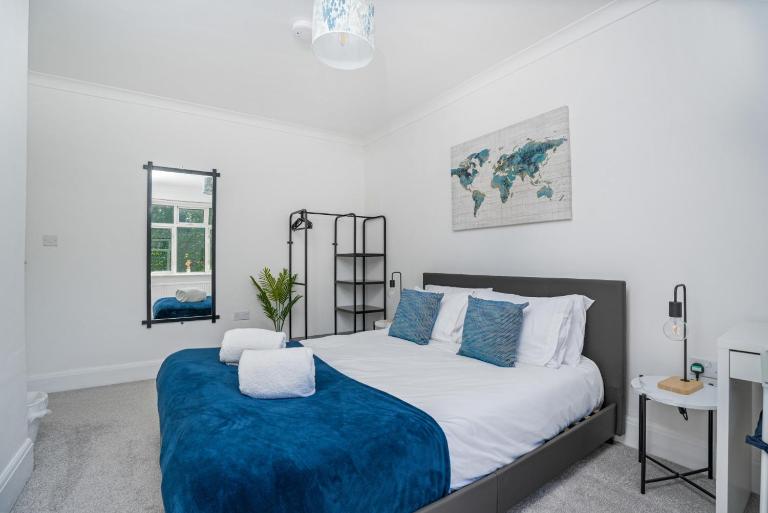 2 Bed Contractor Accommodation - 15min Drive to Heathrow & Windsor - Ferienwohnung Staines-upon-Thames