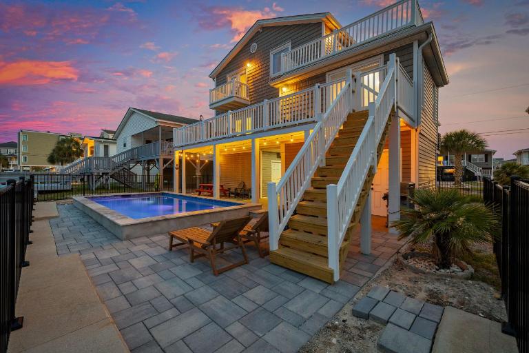 4 BR Waterview Home- Pool- Gameroom- Sleeps 11 - B&B Myrtle Beach