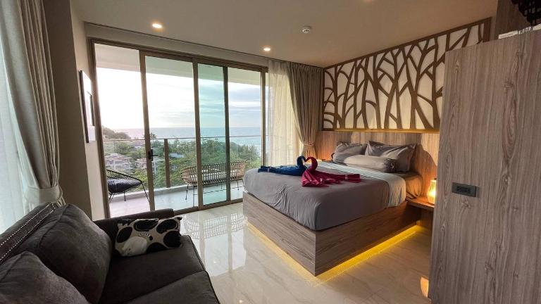 Kamala Sea & Mountain View Suite 1BR with Balcony - B&B Kamala Beach