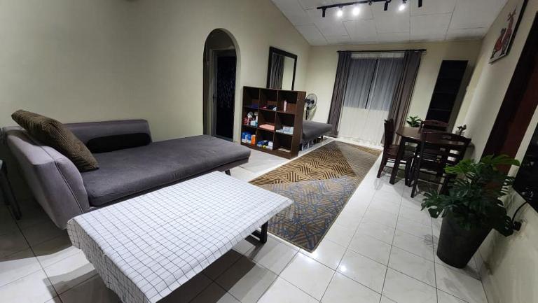 Cropika Resthouse by the Forest - Bed and Breakfast Kajang