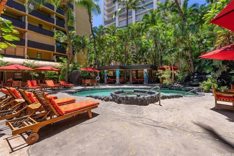Boutique Walk to Beach & IMP Hot tub Kitchen - Chambres d'hôtes Honolulu