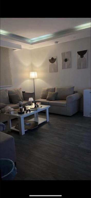 شقة غرفة وصاله حي المنار - B&B Dammam