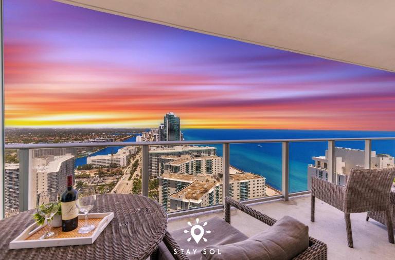 Insane Ocean View Balcony Beachfront Resort Pool - Chambres d'hôtes Hollywood