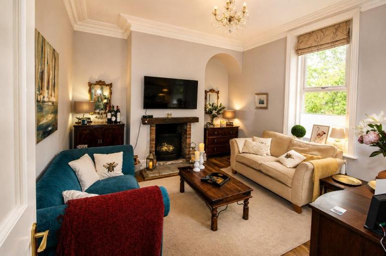 Chertsey Mount Townhouse, within 10 minutes walk of Carlisle city centre, shops, pubs & restaurants - B&B Carlisle