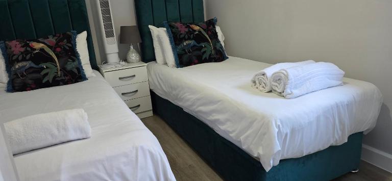 RentUnique Central Caledonian 1 bed with parking cosy retreat - B&B Crawley