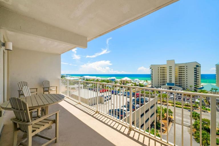 Keep It Beachy at Laketown Wharf #611 by Nautical Properties Vacation Rentals - Bed and Breakfast Panama City Beach
