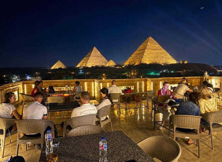 Queens Isis Pyramids View - Bed and Breakfast Caïro