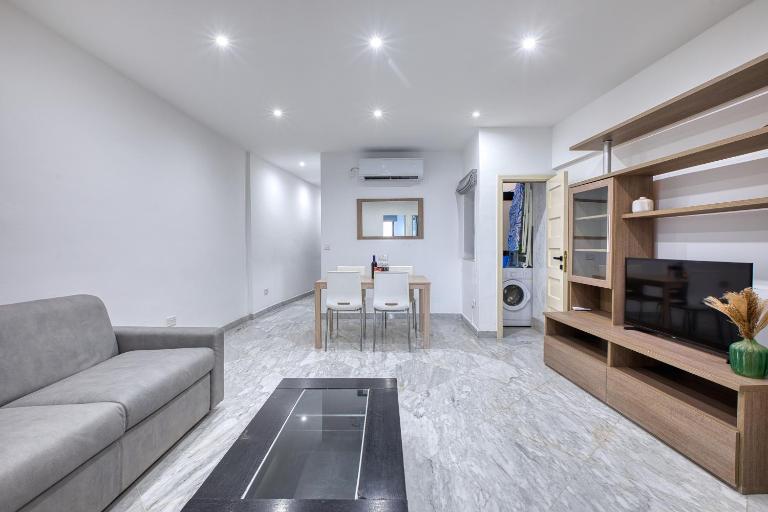 NEW LISTING - 2BR in the Heart of Sliema by SF Homes - B&B Sliema