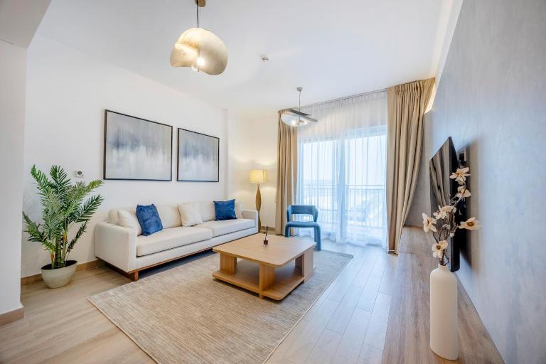 Bloomfields 1BR in Water's Edge B8 - Yas Island - Ferienwohnung Sabkhah