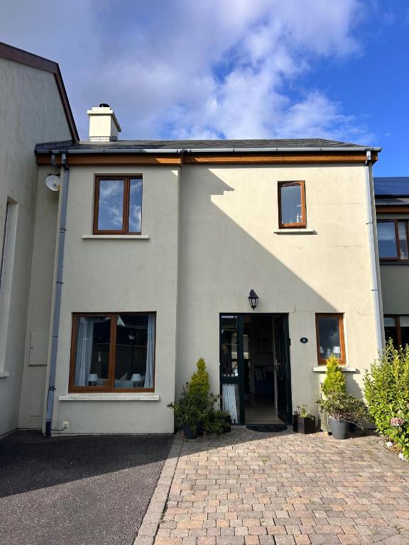 Waterville Village Retreat - Sleeps 6 - Wood Stove - B&B Waterville
