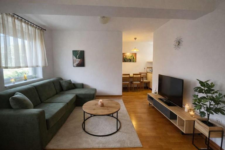Sky View Family Apartment for 6 - Free Parking - B&B Petržalka