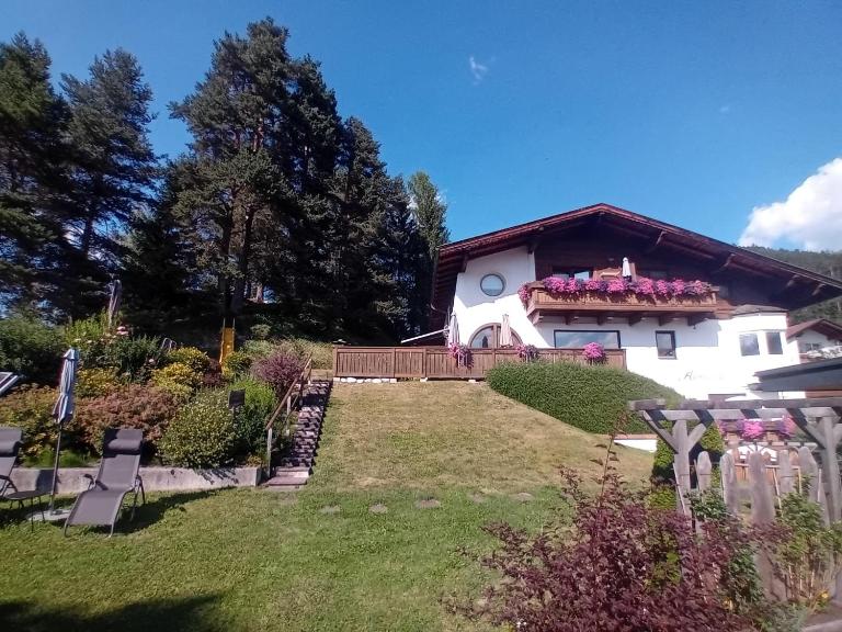 Landhaus Almidyll - B&B Seefeld in Tirol