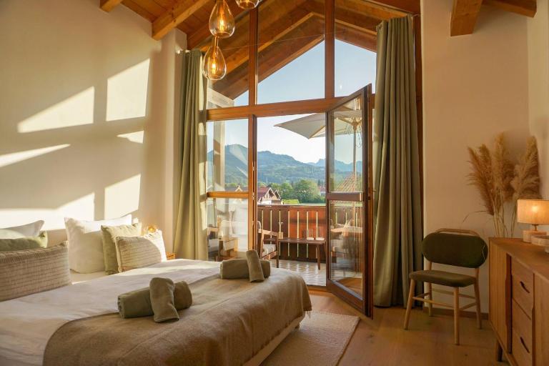 Das Bergloft Alpenjuwel mit Bergblick am Bach - Ferienwohnung Bernau am Chiemsee