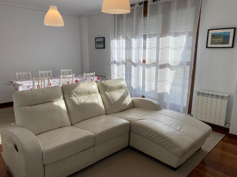 Excelente apartamento con garaje y piscina - B&B Ramales de la Victoria