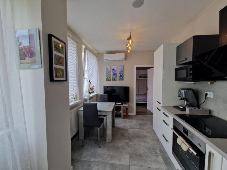 Art Apartment Prague 2 I Free Parking I Terrace - B&B Prague