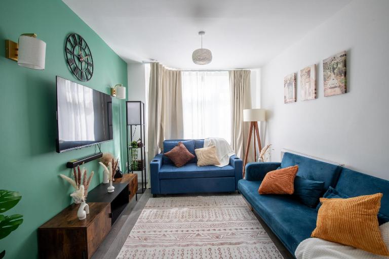 Stylish 3BR Home Near NEC & Airport, Sleeps 6 - B&B Sheldon
