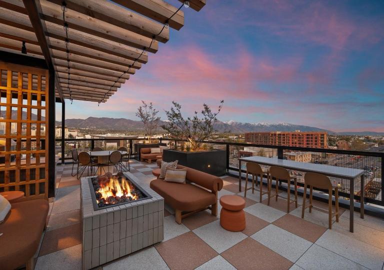 Luxe SLC Downtown Stay Pool Sauna Parking Views - B&B Salt Lake City