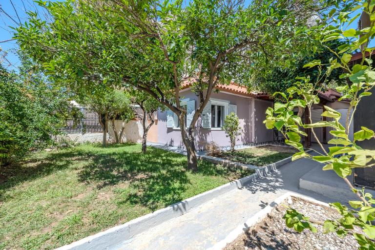 Elliniko Nest a Cozy House for Up to 4 Guests - B&B Athens