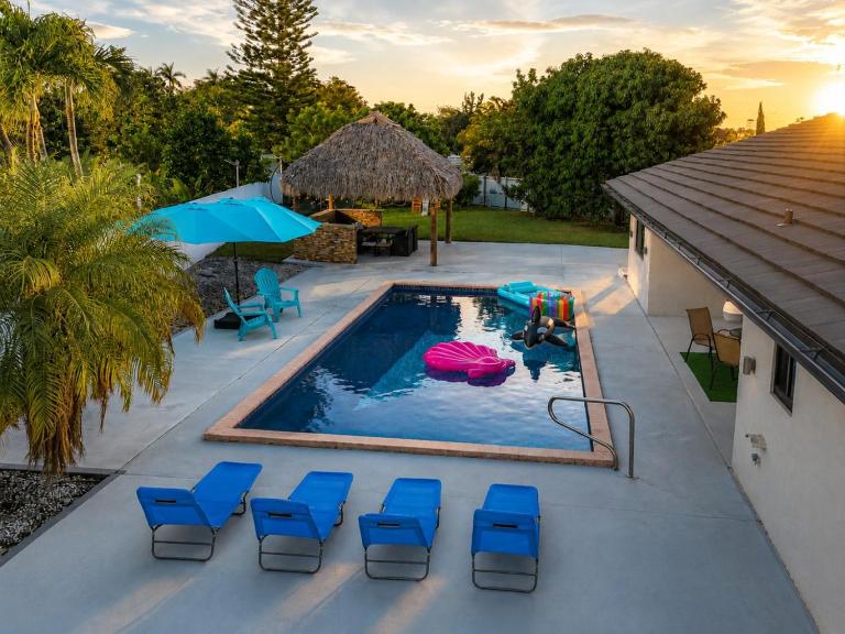 Miami amazing location, Luxury & Spacious, Large pool, BBQ, Game room, Pool - Chambres d'hôtes Miami