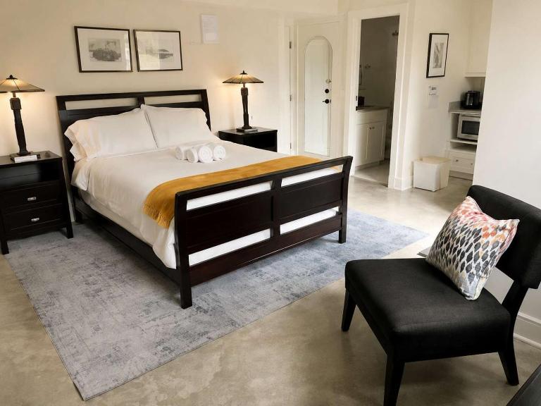 New Luxe Studio Cleveland Park near Zoo - Bed and Breakfast Washington