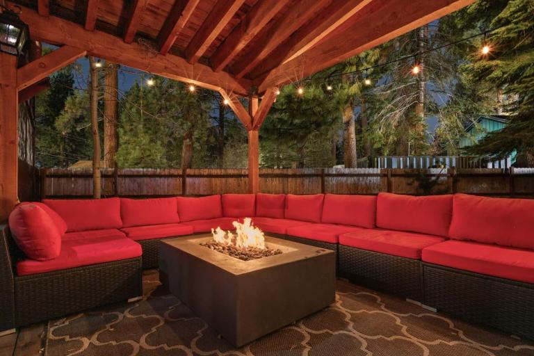 Tahoe Cabin - Hot Tub, Fire Pit, Pool Table, 12Min to Heavenly - perfect for friends, families, pets - B&B South Lake Tahoe