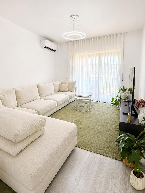 Ami Modern 2BR Apartment - Bed and Breakfast Tirana