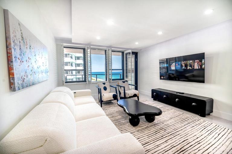 Steps to the Beach 3BR 2BA Condo Resort Perks and Ocean Glimpse 1406 - Ferienwohnung Miami Beach