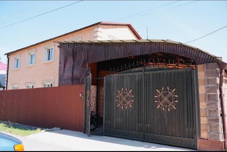 Kol-Bars GuestHouse - Bed and Breakfast Karakol