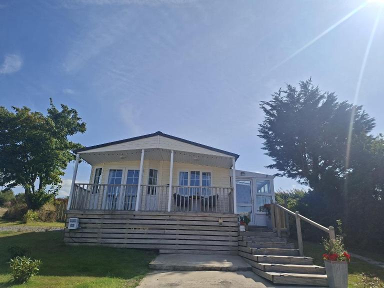 Meadow Lodge - B&B Blaencelyn
