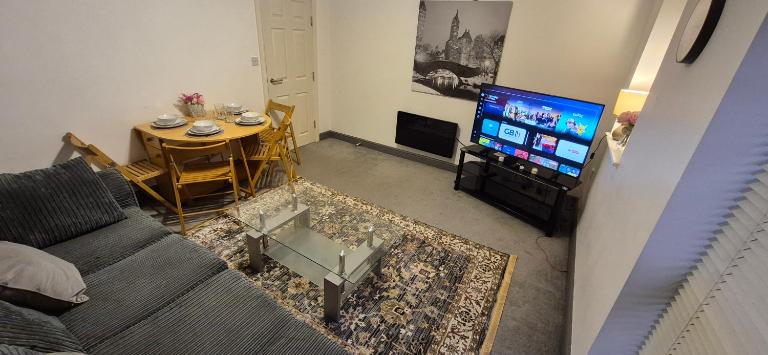 Modern 2-Bed Executive Apartment Gated Parking - Ferienwohnung Wolverhampton