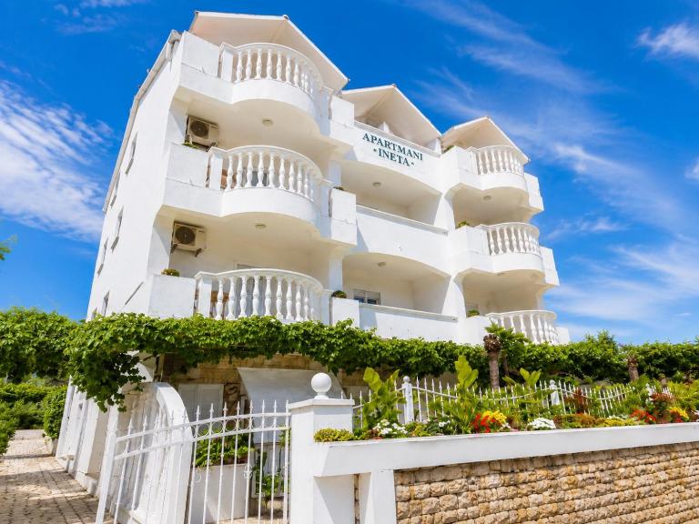 Apartments Ineta - Bed and Breakfast Sveti Filip i Jakov