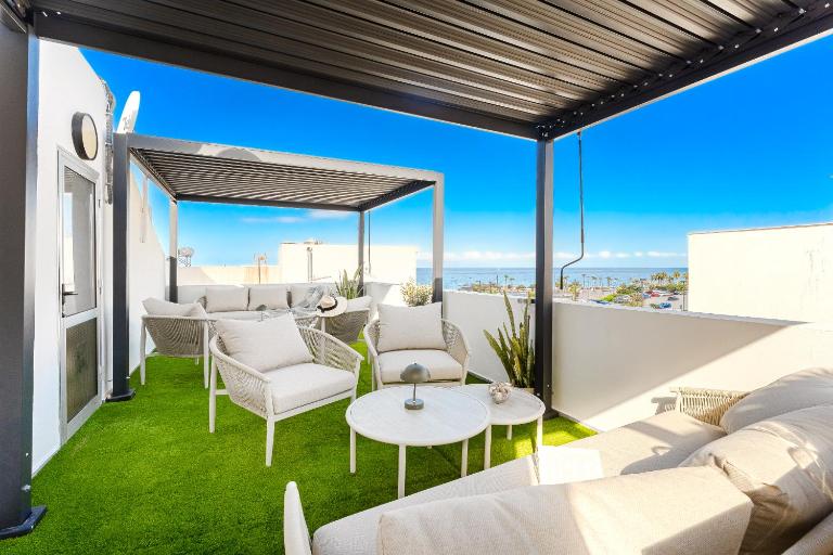 Coast Suites - Bed and Breakfast Alcalá