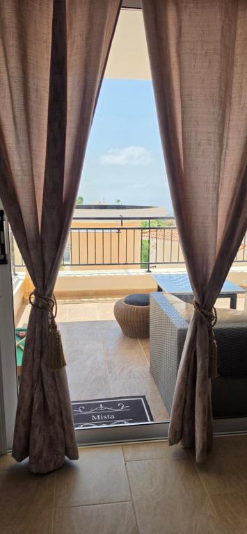 Sea view apartment in Peyia MISTA - Bed and Breakfast Pégeia