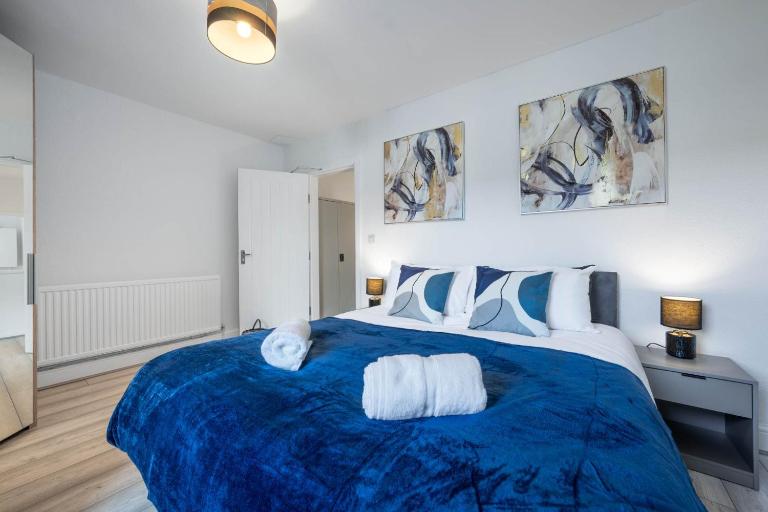 3bd House, Ideal for contractors, Corporate stays or Families - B&B Swindon
