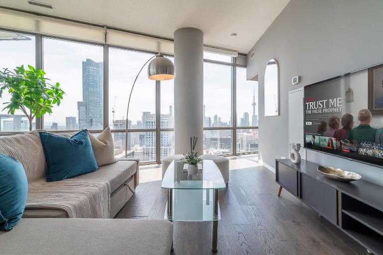 Premier Sub-Penthouse w Panoramic Views N Parking - Chambres d'hôtes Toronto