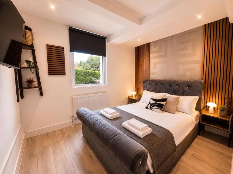 ST8 En-suite Room - Private Parking - Canterbury - B&B Kent