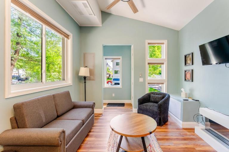 Cozy Saint Paul Tiny Home Retreat - B&B Saint Paul
