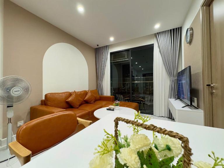 Sống Sang Tại Căn 2PN Full Nội Thất Đẹp View Thoáng Mát - Bed and Breakfast Long Bình