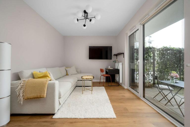 Cozy Studio with Garden and Place to Work by Noclegi Renters - Chambres d'hôtes Wrocław