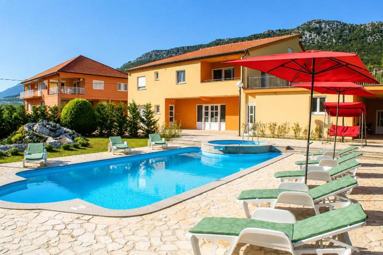 Holiday Home Nadalina - Bed and Breakfast Vrgorac